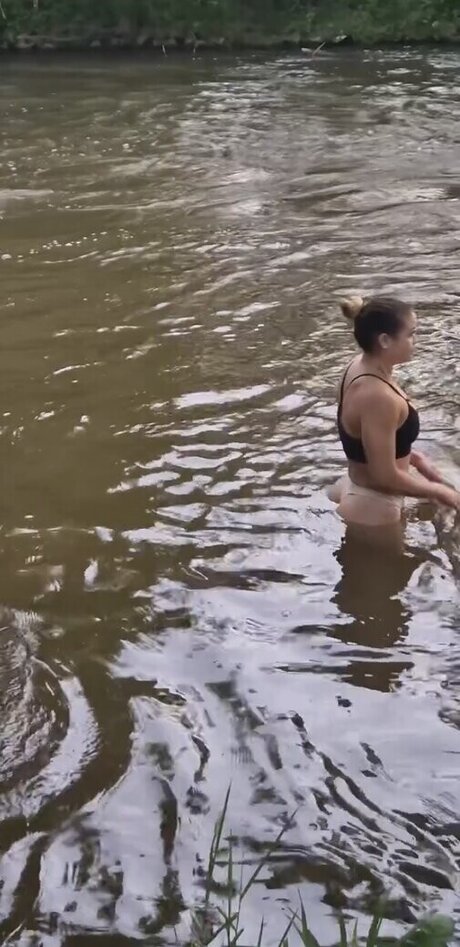 lifting toni beautiful actress pics