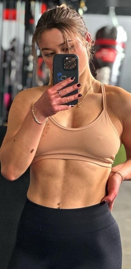 lifting toni star nude picture