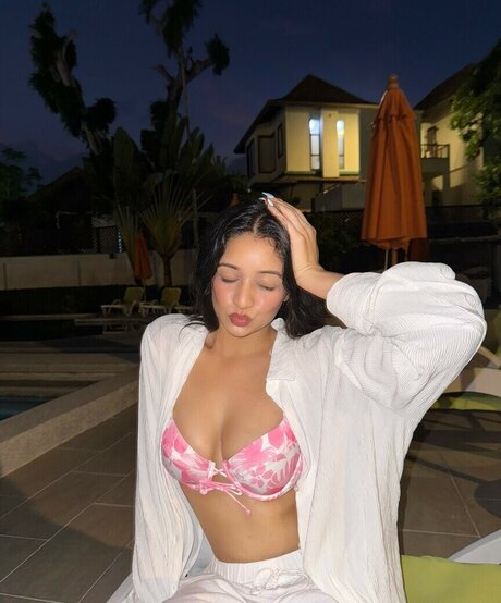 Kashish Mehta model pretty photos
