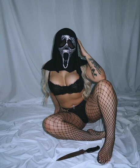 Stepbackbarbie art model pic