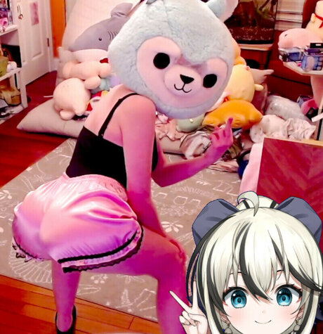 Mello Mutinus art model pic