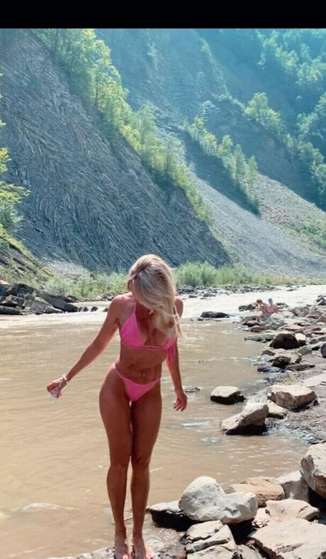 marianna__happy free model photo