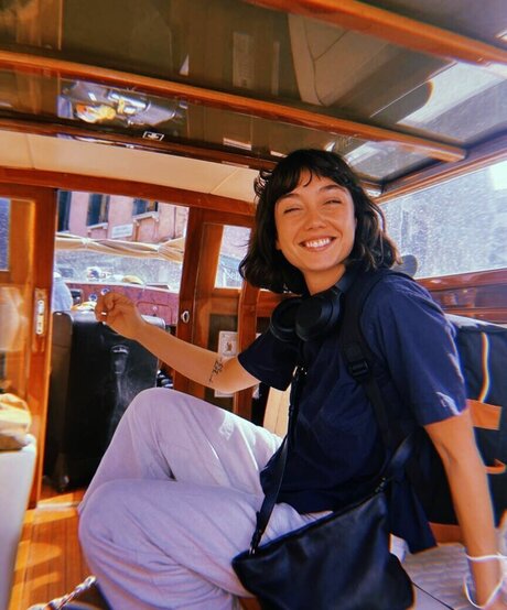 Sydney Chandler star hot images