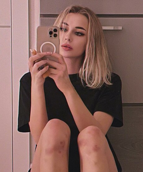 GloriaMatvien model adult pictures