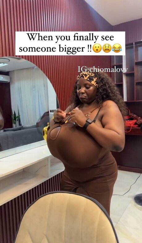 Busty Vivian art model photo