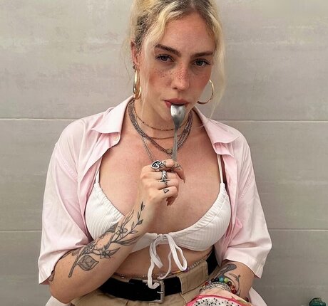 ayyetay pornstar nude pic