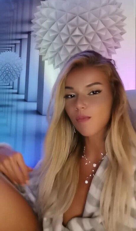 AvocadoX pornstar erotic archive