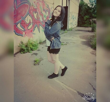 Laura Knoblauch art star archive