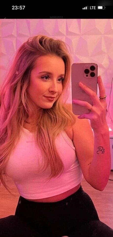 MinusElf pretty pornstar photo