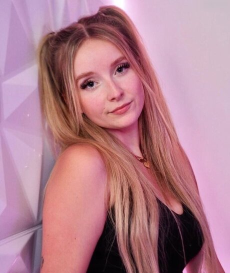 MinusElf pornstar xxx pictures