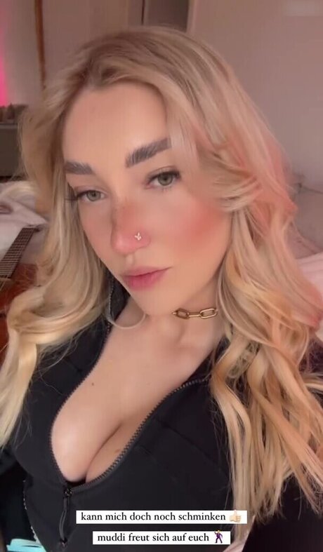 Starletnova pornographic actress photo