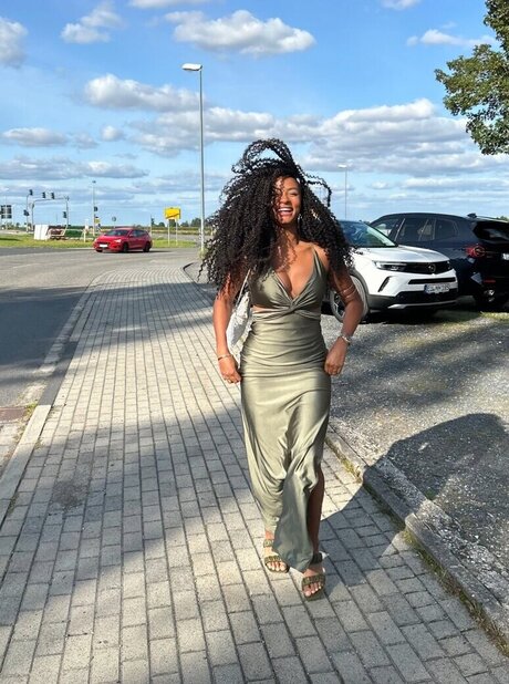 Shaggy Baggy top pornstar photos