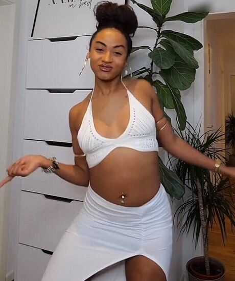 Shaggy Baggy sex star pics