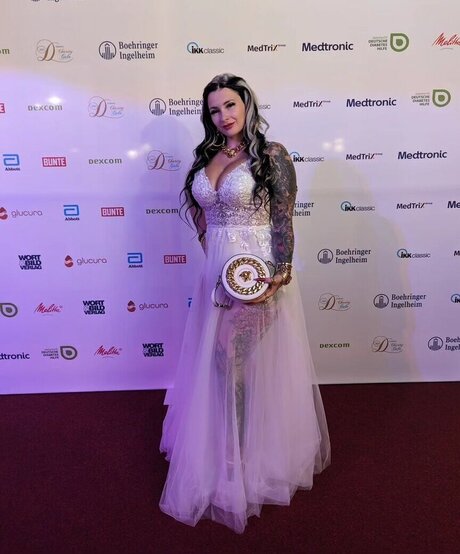 Lyn k44 pornstar adult photos