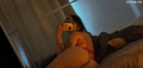 Feneliactx erotic model image