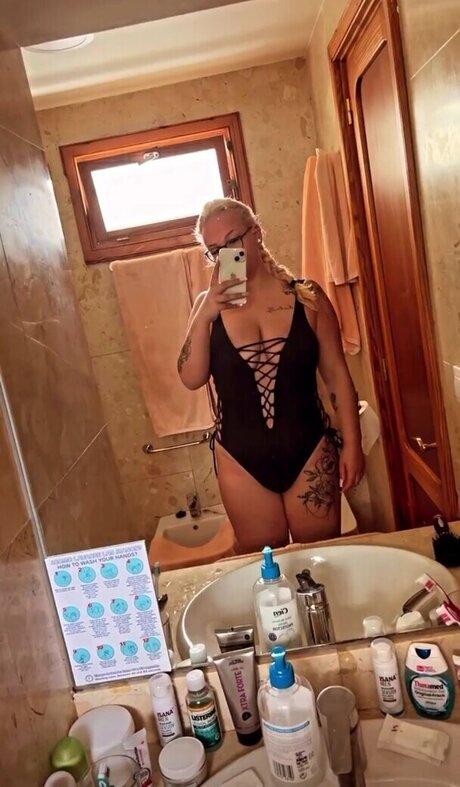 lenakpl23 hot model photos