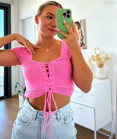 Alina Wachinger model art image