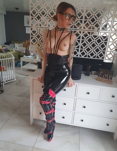 Lara Bergmann pornstar beautiful img