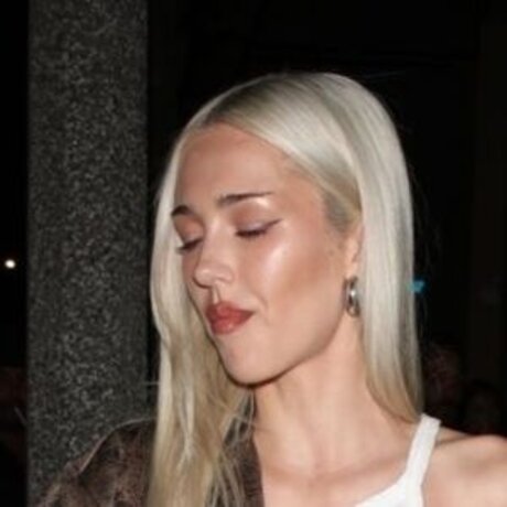 eating onlyfans exclusive picture