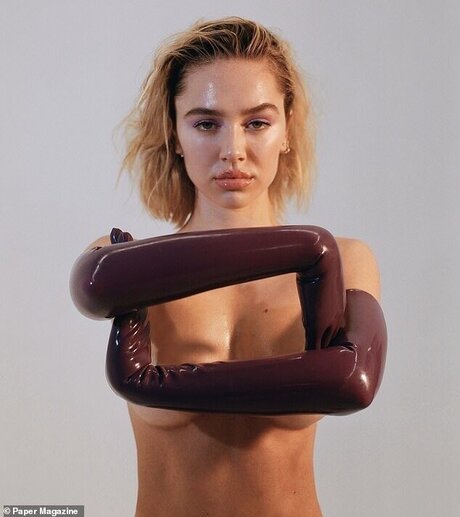 Delilah Hamlin pretty actress images