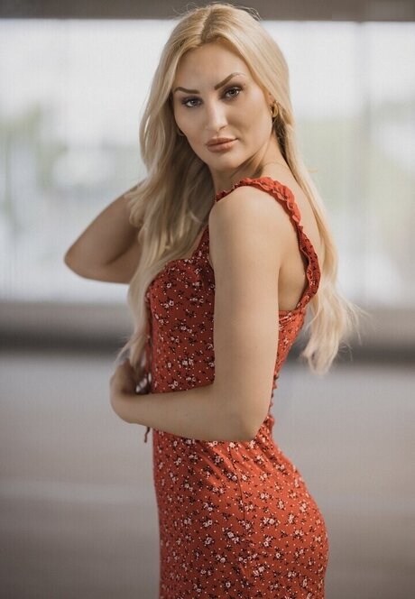 Giulie Hope Santana model perfect img