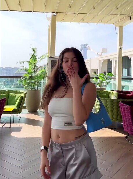 Leyla Afshonkar star pornographic photo