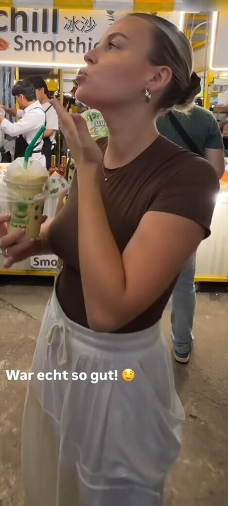 Dagi Bee model sex gallery