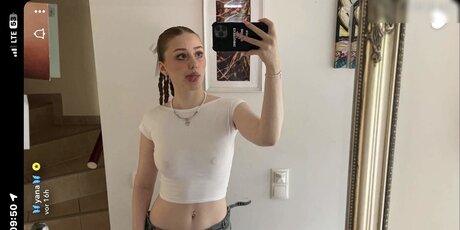 Yana Clare art star img