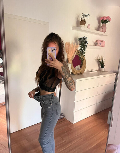 Tizeax star hot images