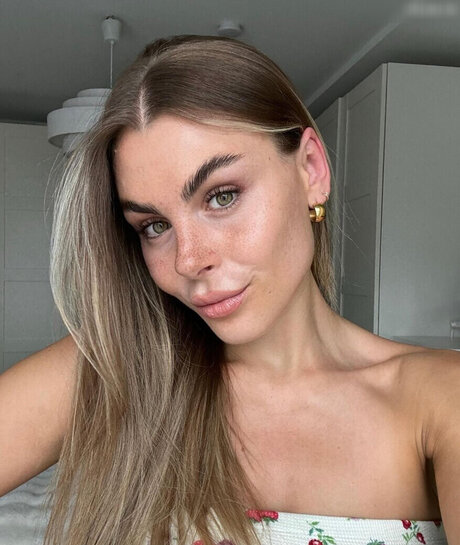 Lenaknk erotic model gallery