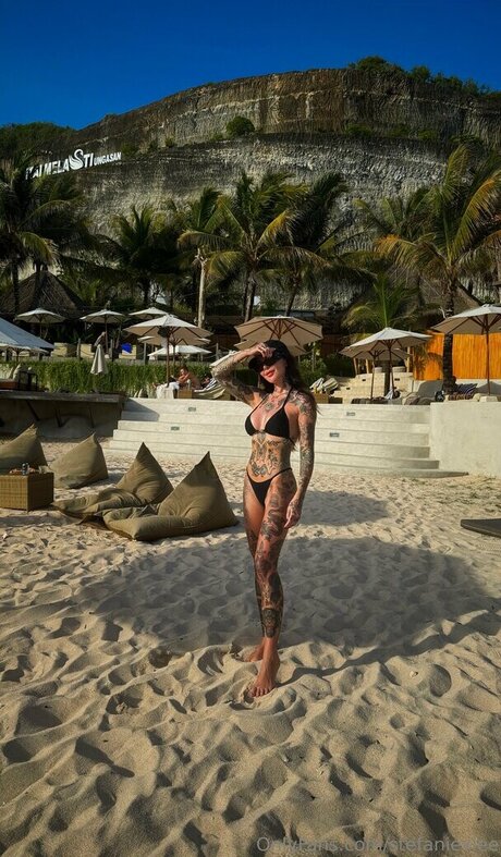 stefaniexlee erotic model image