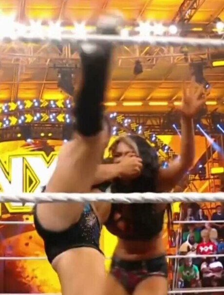 Lyra Valkyria model beautiful picture