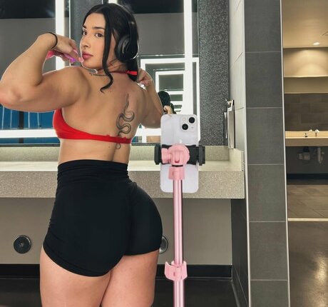 Karen Cantu nude model pic