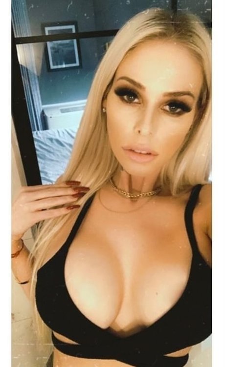 LalaBanxx xxx model photo