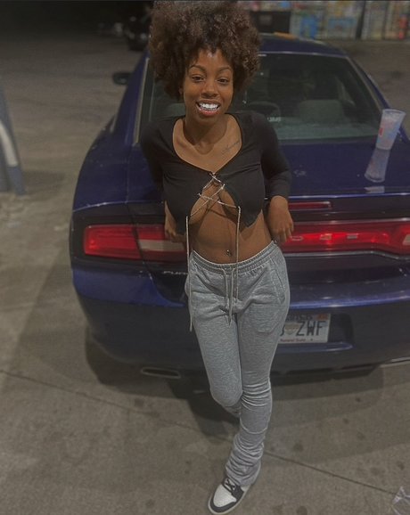 Lai xxx model photo