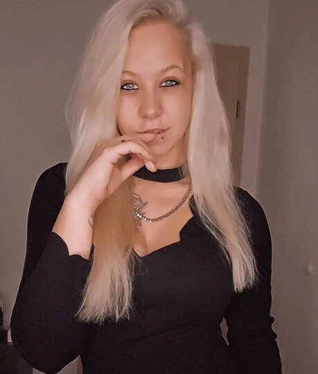 Eiskaltes Miststueck perfect pornstar pic