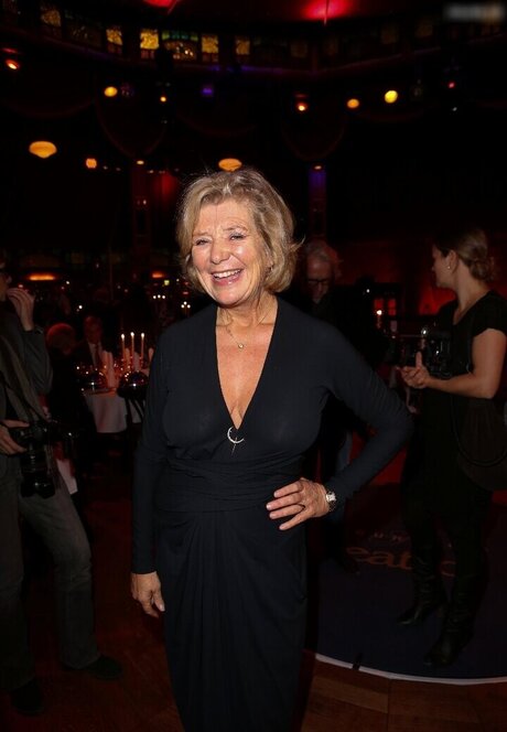 OOPS Deutsch model pretty img