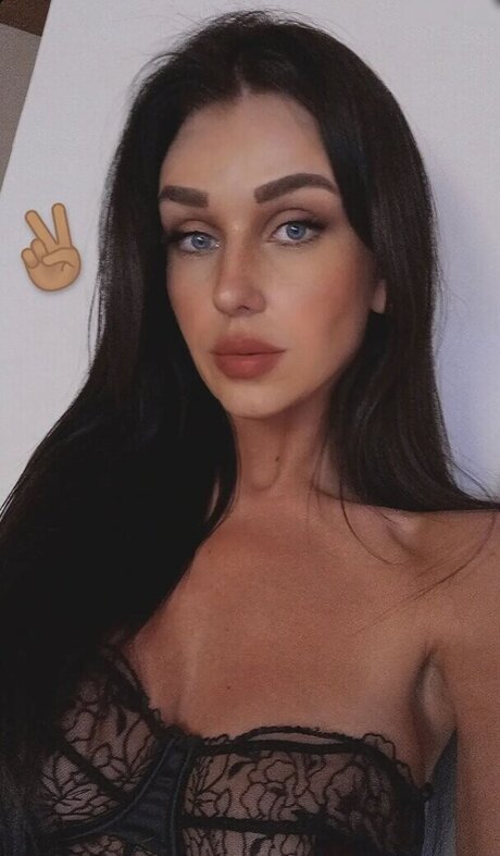 Leonie Schnbck model free photo