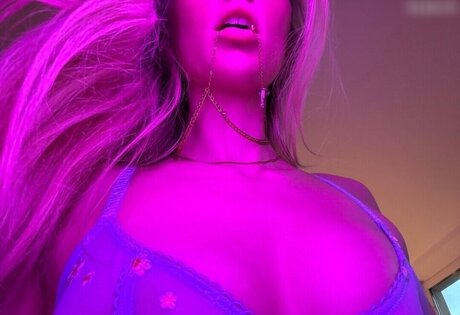 Bellaraee sexy pornstar picture