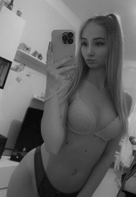 Nicki Anna hot pornstar photo