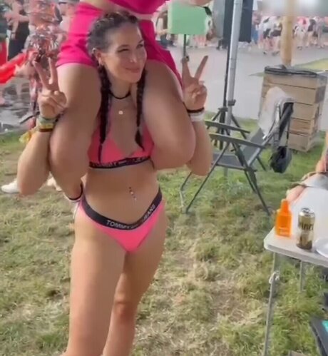 JuleTheFox hot model images