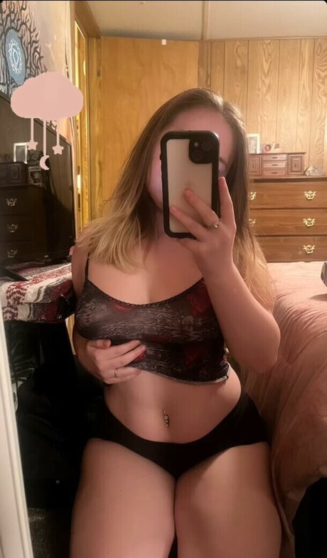 Itzgracierobbins model top picture