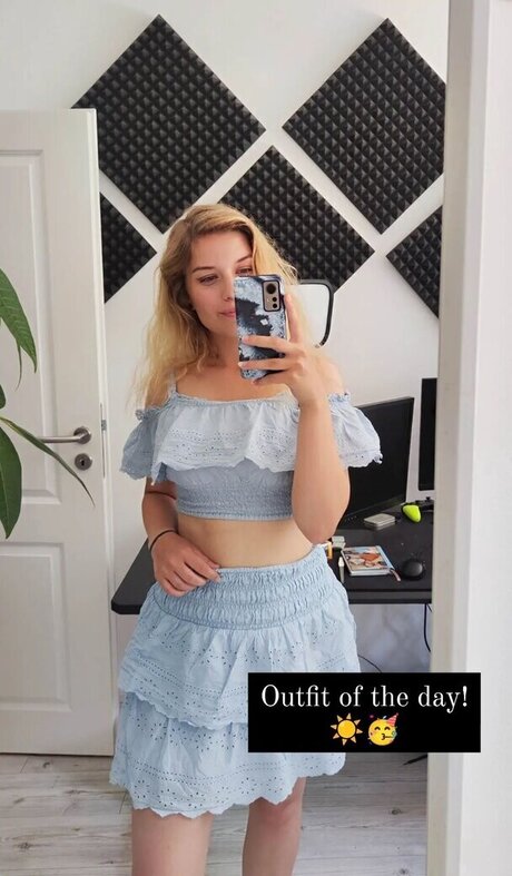 FormulaLena pornstar photo