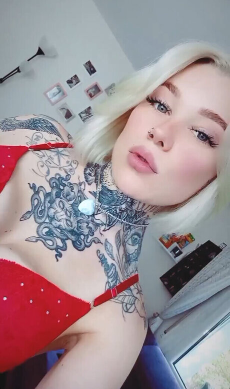 Typischblonnd nude pornstar archive