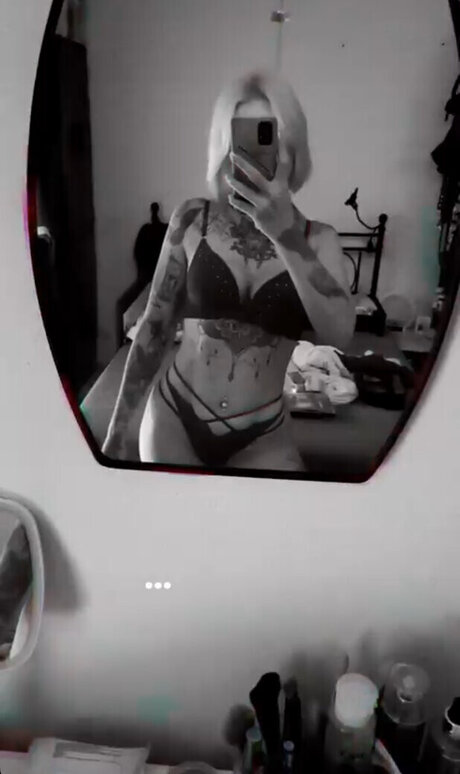 Typischblonnd porn model photos