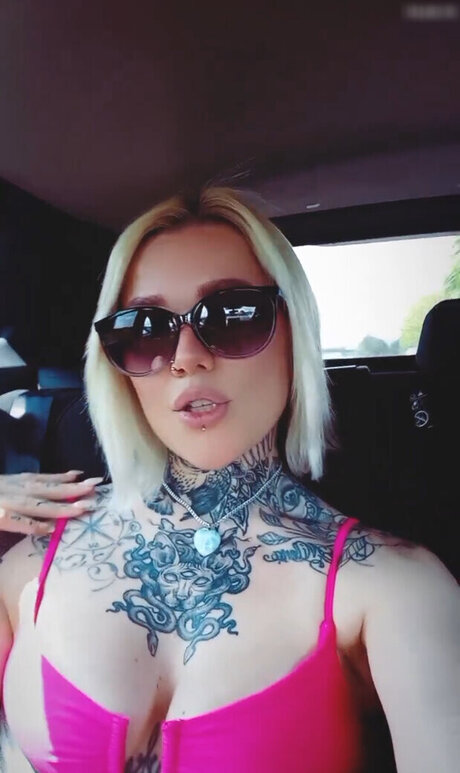 Typischblonnd sex model photo