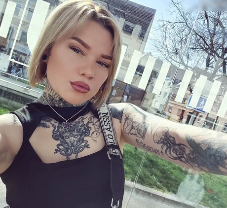 Typischblonnd pornstar sexy img
