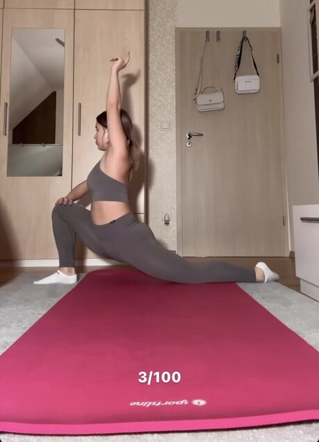 Itsmisabell naked actress image