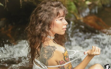 Dinhasun model hot photos
