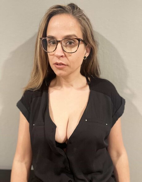 BellaSuede nude actress galleries